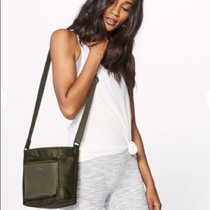 Lululemon all set mini bucket bag